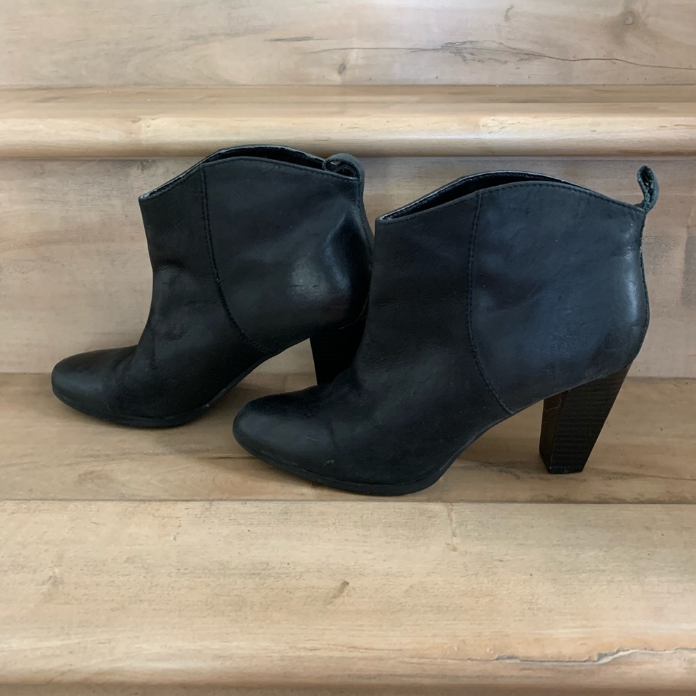 Gap Black Boots.  Good Condition.